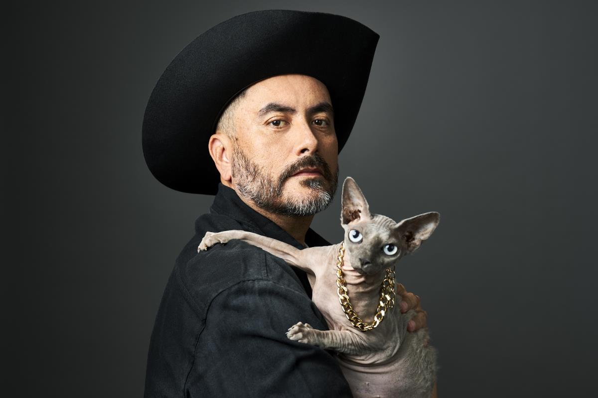 ALFRED ROBLES: VATOS WITH GATOS 